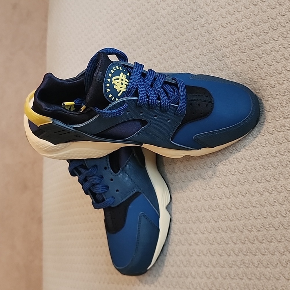 NIB Nike Air Huarache